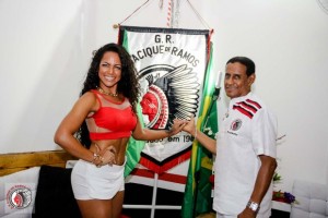 Clara Paixão, musa do bloco Cacique de Ramos, e Bira, o presidente. 